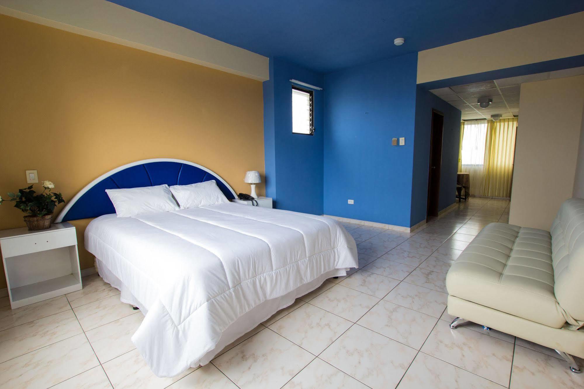 Blue Bay Hotel Salinas Kültér fotó