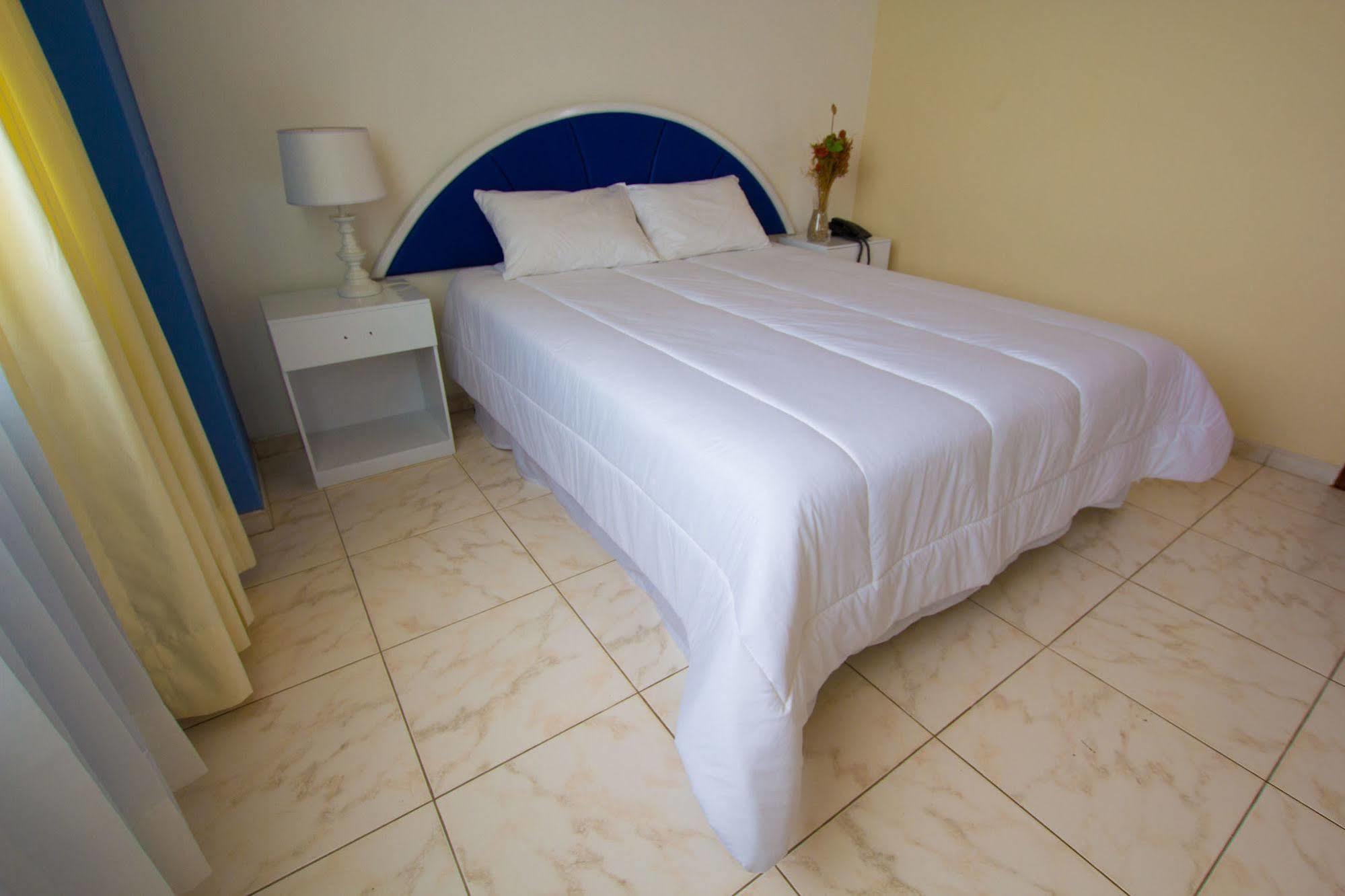 Blue Bay Hotel Salinas Kültér fotó